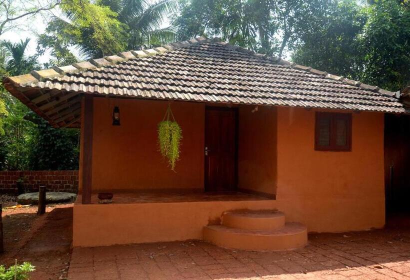 فندق Kudil Mud Cottages, Cheemeni