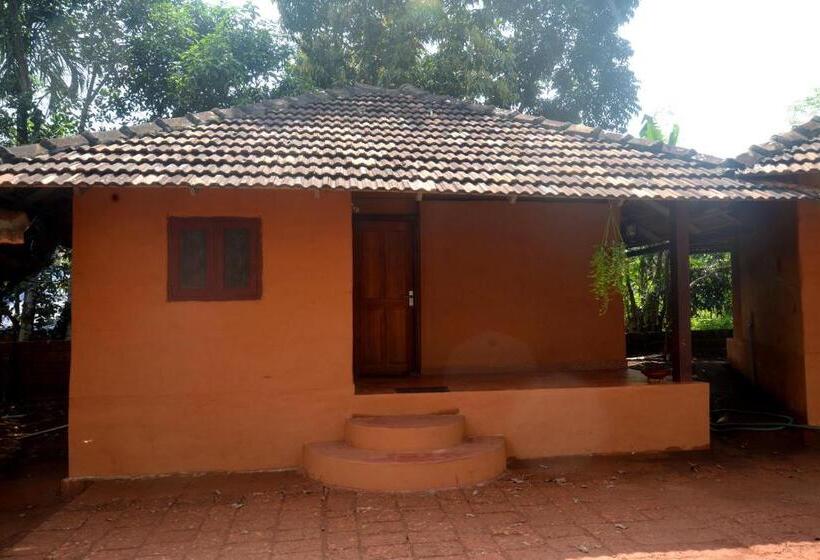 فندق Kudil Mud Cottages, Cheemeni