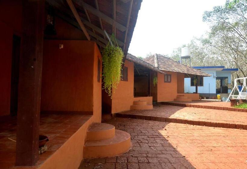 فندق Kudil Mud Cottages, Cheemeni