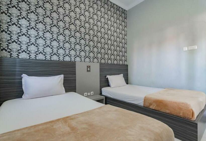 호텔 Markoni Pamanukan Mitra Reddoorz