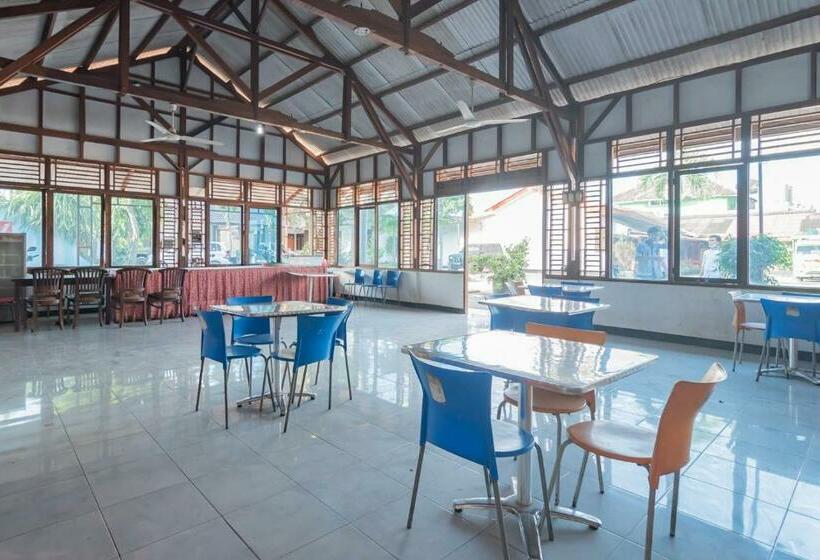 호텔 Markoni Pamanukan Mitra Reddoorz