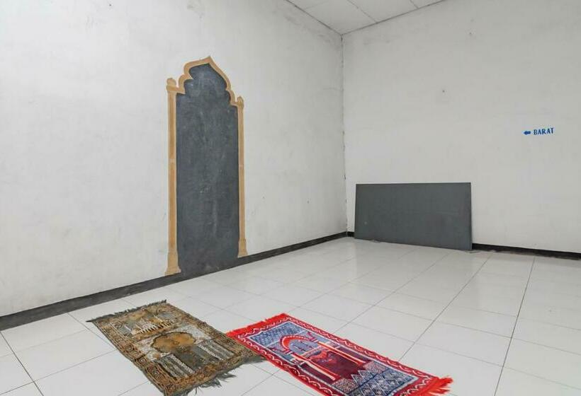 호텔 Markoni Pamanukan Mitra Reddoorz