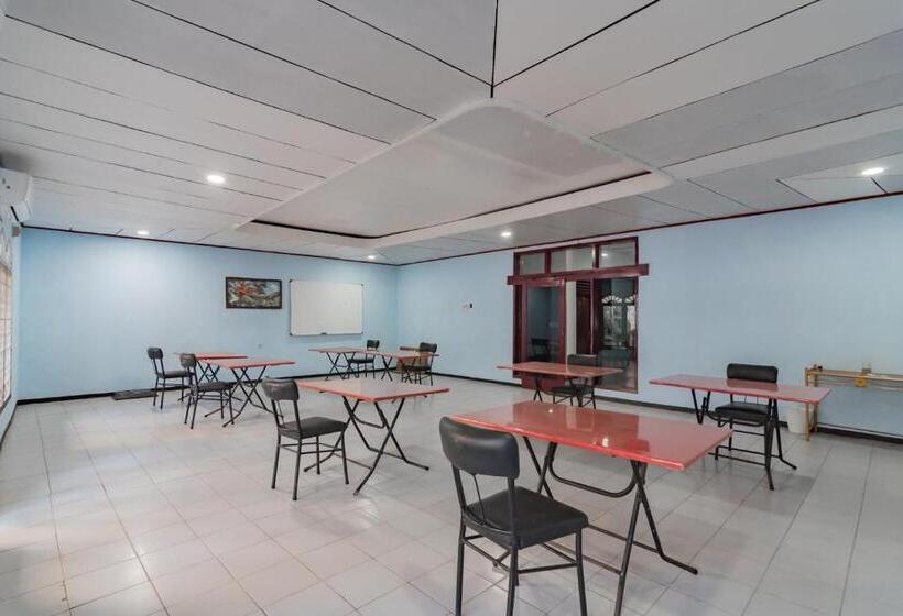 호텔 Markoni Pamanukan Mitra Reddoorz