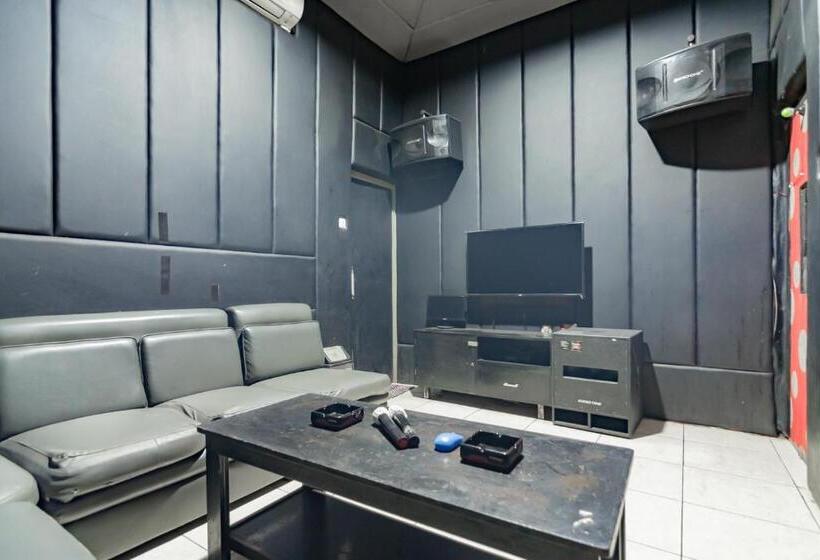 호텔 Markoni Pamanukan Mitra Reddoorz