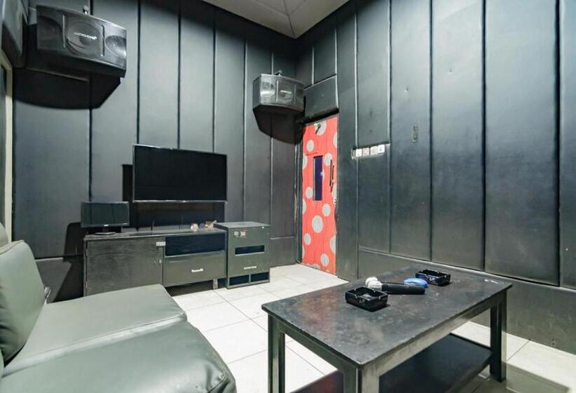 호텔 Markoni Pamanukan Mitra Reddoorz