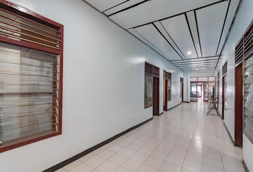 호텔 Markoni Pamanukan Mitra Reddoorz