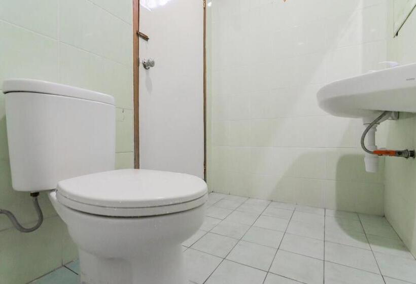 호텔 Markoni Pamanukan Mitra Reddoorz