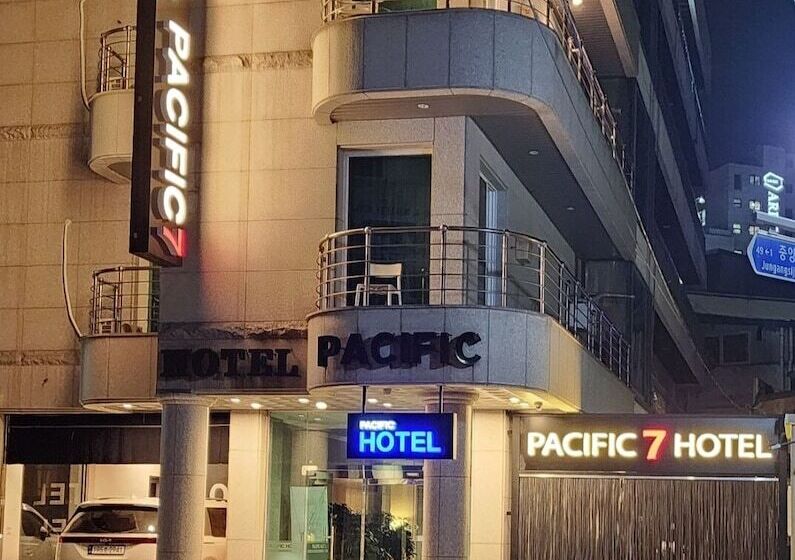 בית מלון כפרי Pacific7