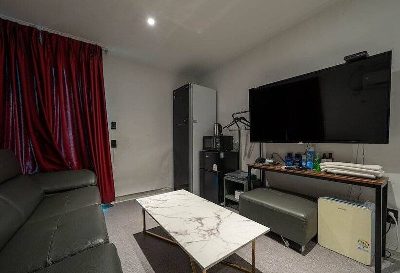 בית מלון כפרי Pacific7