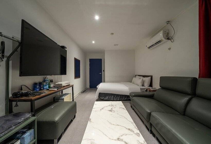 בית מלון כפרי Pacific7