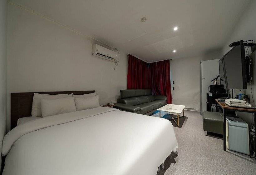 בית מלון כפרי Pacific7