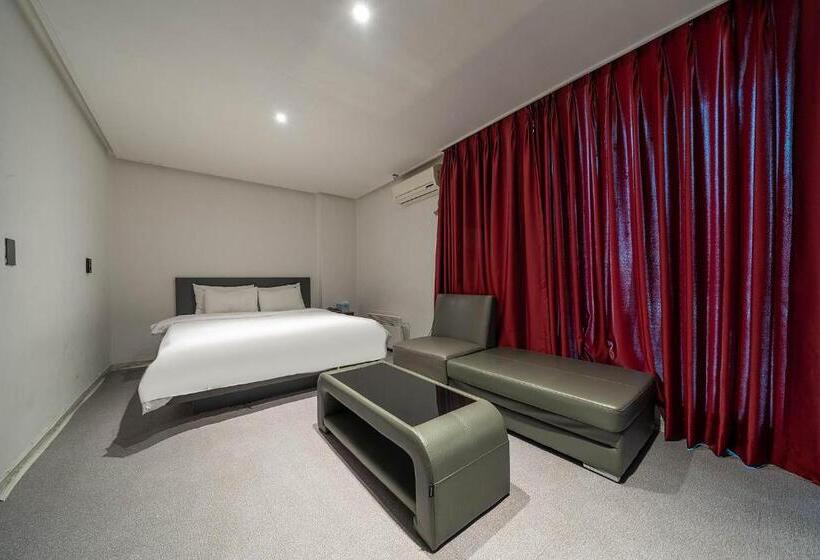 בית מלון כפרי Pacific7