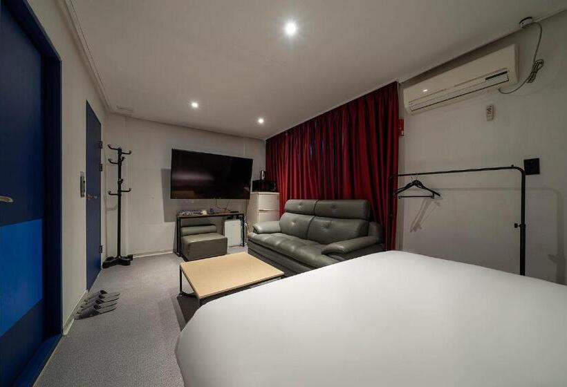 בית מלון כפרי Pacific7