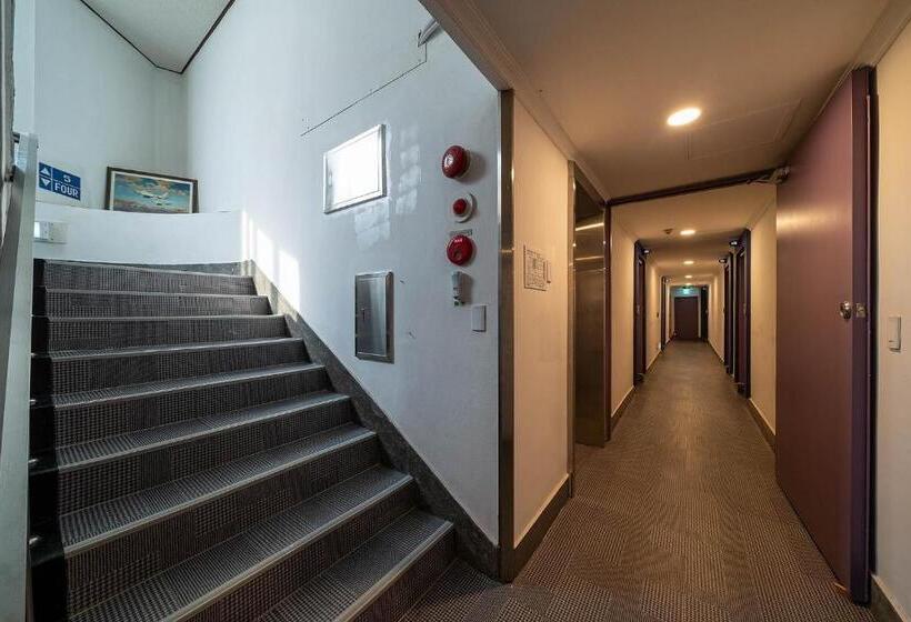 בית מלון כפרי Pacific7