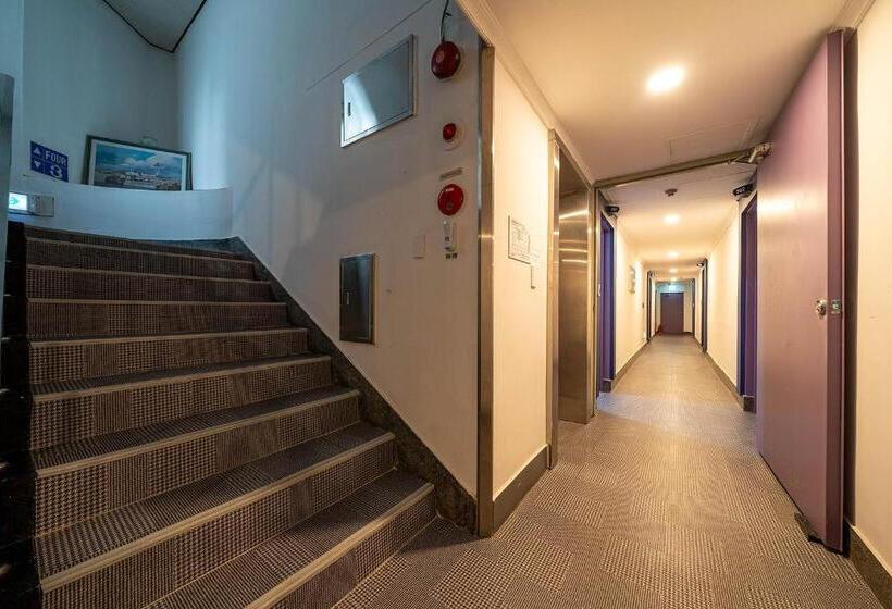 בית מלון כפרי Pacific7