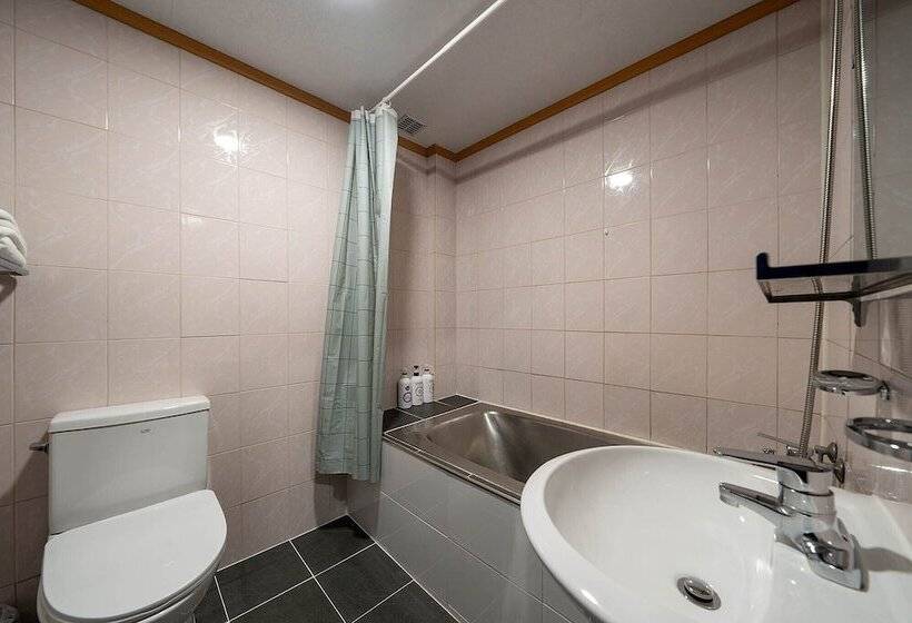 בית מלון כפרי Pacific7