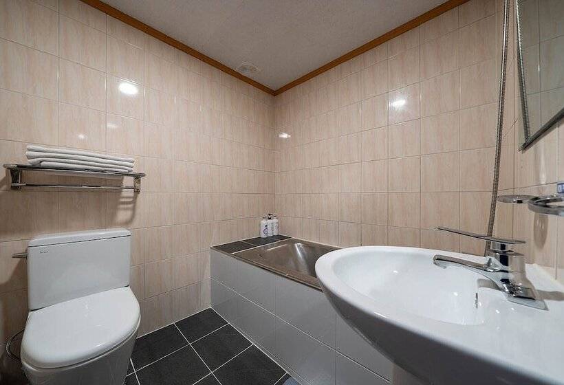 בית מלון כפרי Pacific7