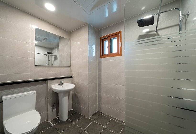 בית מלון כפרי Pacific7