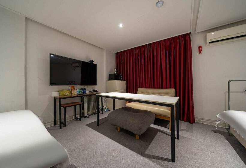 בית מלון כפרי Pacific7