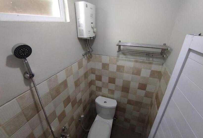 בית מלון כפרי Reddoorz Syariah Near Alun Alun Purwokerto 2