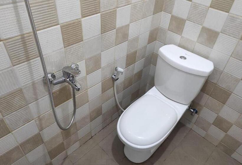 בית מלון כפרי Reddoorz Syariah Near Alun Alun Purwokerto 2