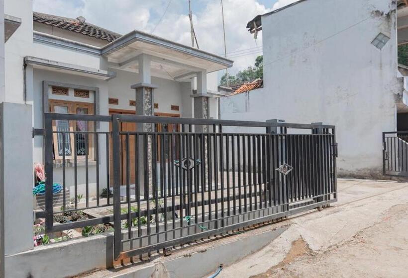 Отель Small Homestay Syariah Sikembar Ciwidey Mitra Reddoorz