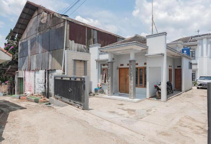 Отель Small Homestay Syariah Sikembar Ciwidey Mitra Reddoorz