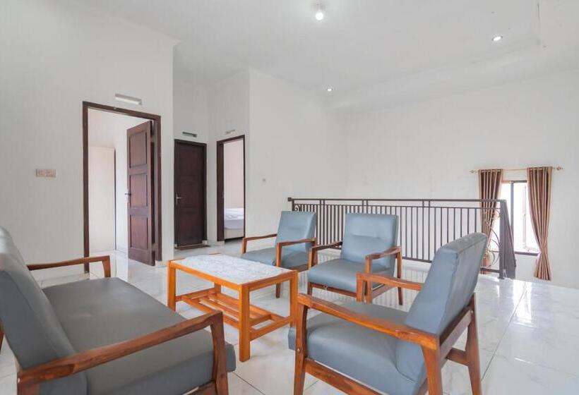 Отель Small Homestay Syariah Sikembar Ciwidey Mitra Reddoorz