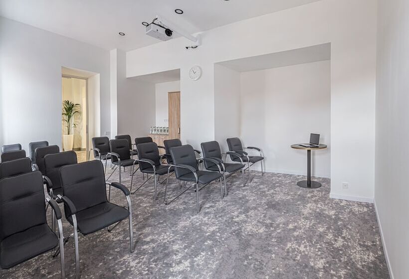 ホテル The Basilian Minsk, Curio Collection By Hilton