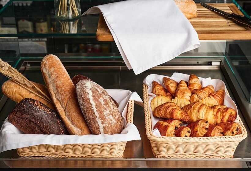 ホテル The Basilian Minsk, Curio Collection By Hilton