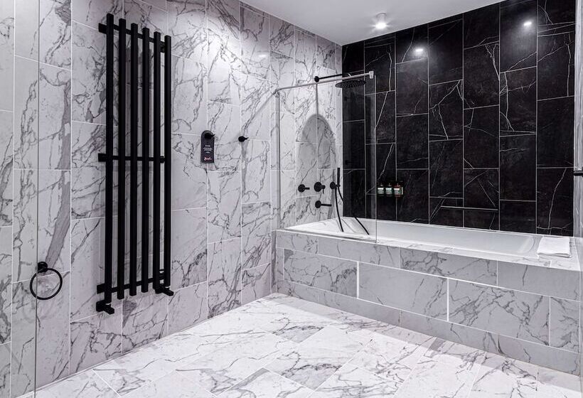 ホテル The Basilian Minsk, Curio Collection By Hilton