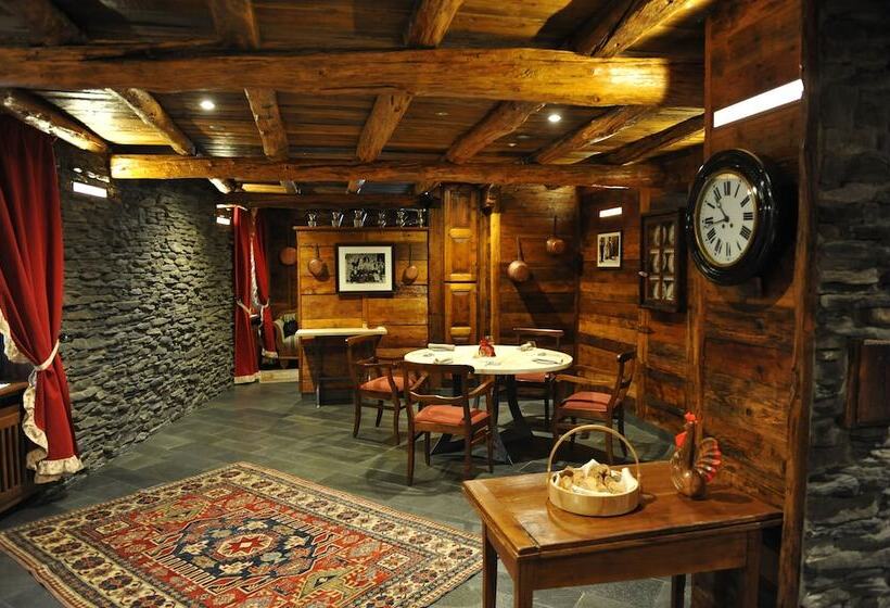 פנסיון Café Quinson Relais De Charme