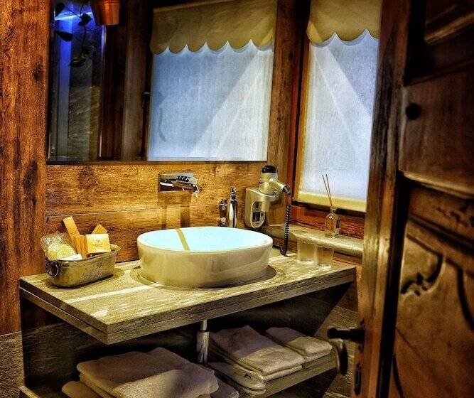 פנסיון Café Quinson Relais De Charme