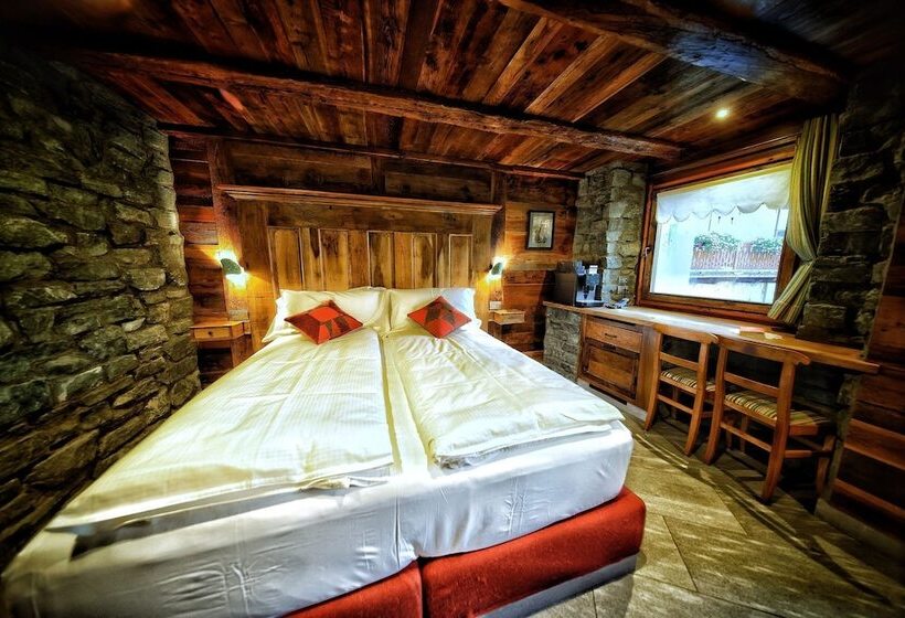 פנסיון Café Quinson Relais De Charme