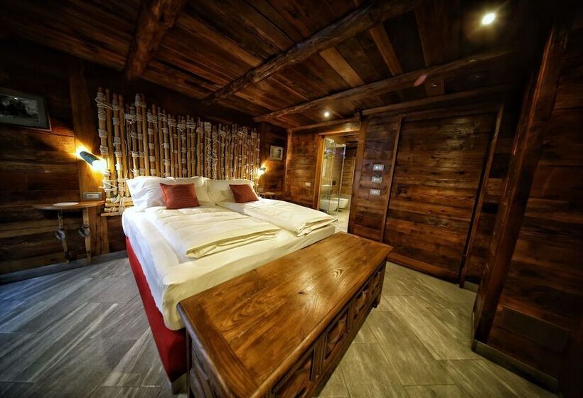 פנסיון Café Quinson Relais De Charme