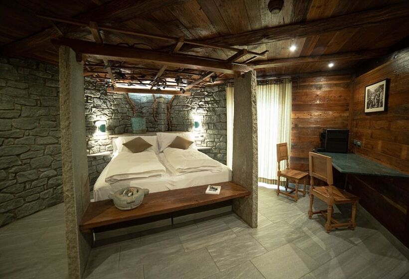 פנסיון Café Quinson Relais De Charme