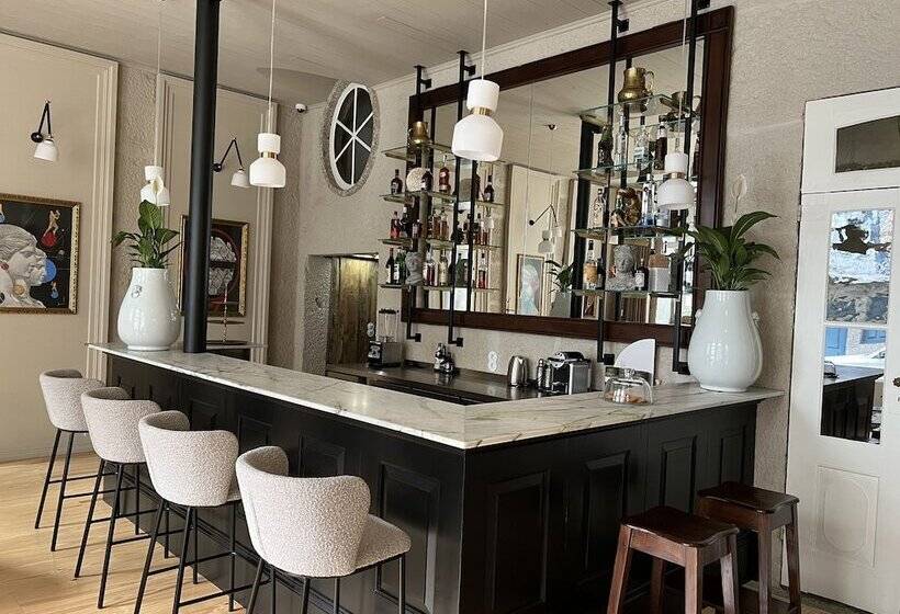 פנסיון Torel Royal Court