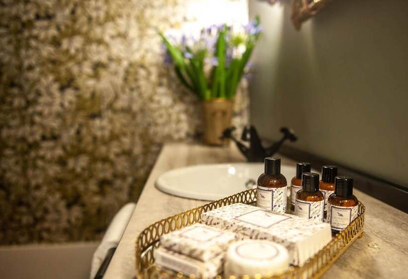 펜션 Torel Royal Court