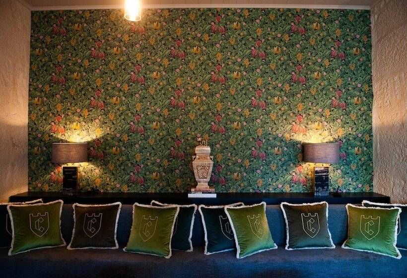 펜션 Torel Royal Court