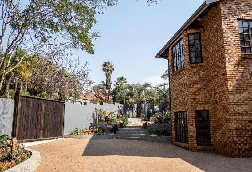 膳宿费 Mereke Manor