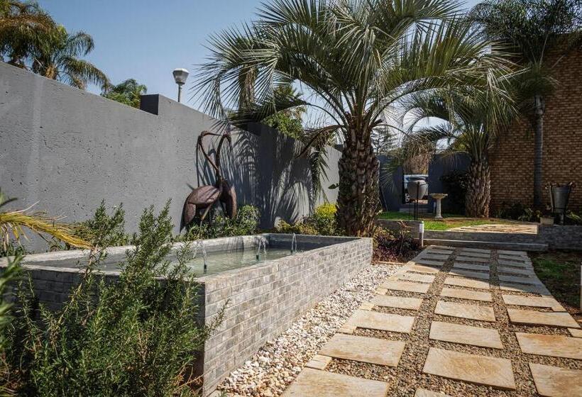 膳宿费 Mereke Manor