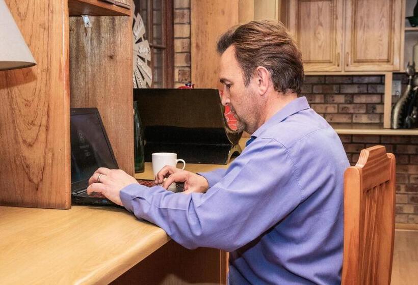 膳宿费 Mereke Manor