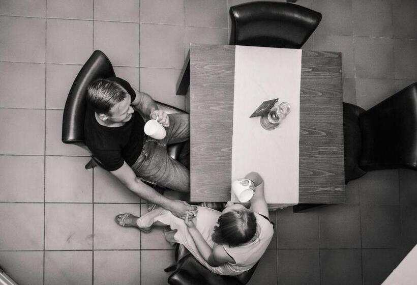 膳宿费 Mereke Manor