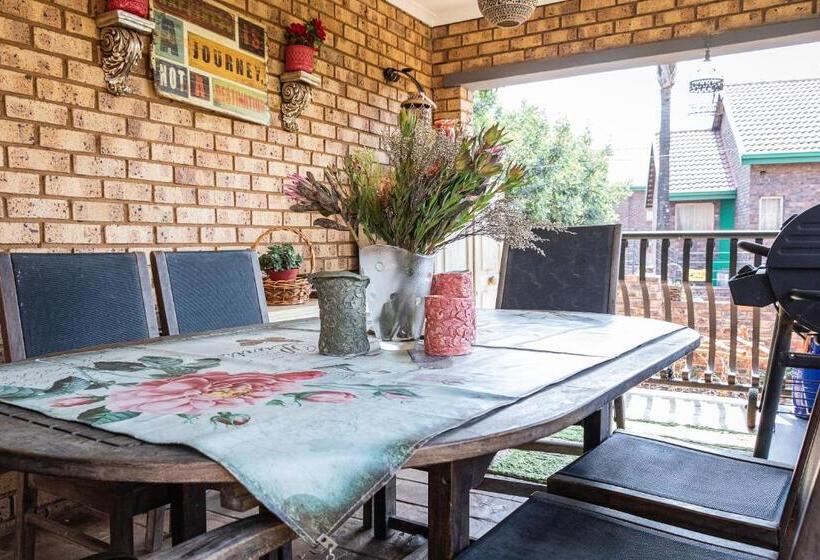 膳宿费 Mereke Manor