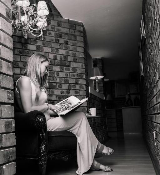 膳宿费 Mereke Manor