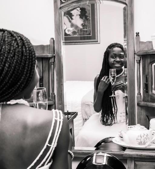 膳宿费 Mereke Manor