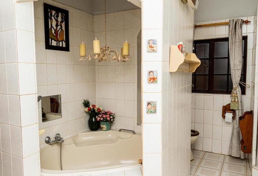 膳宿费 Mereke Manor