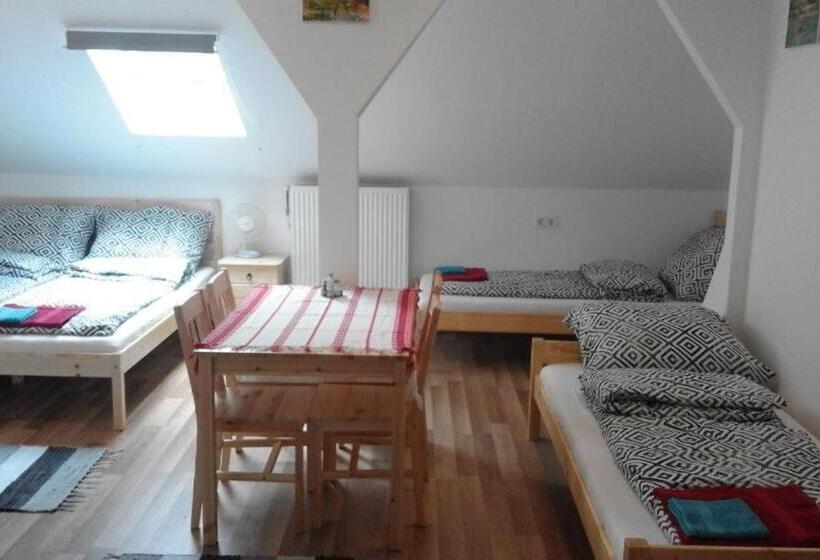 펜션 Pajkos Póni Vendégház