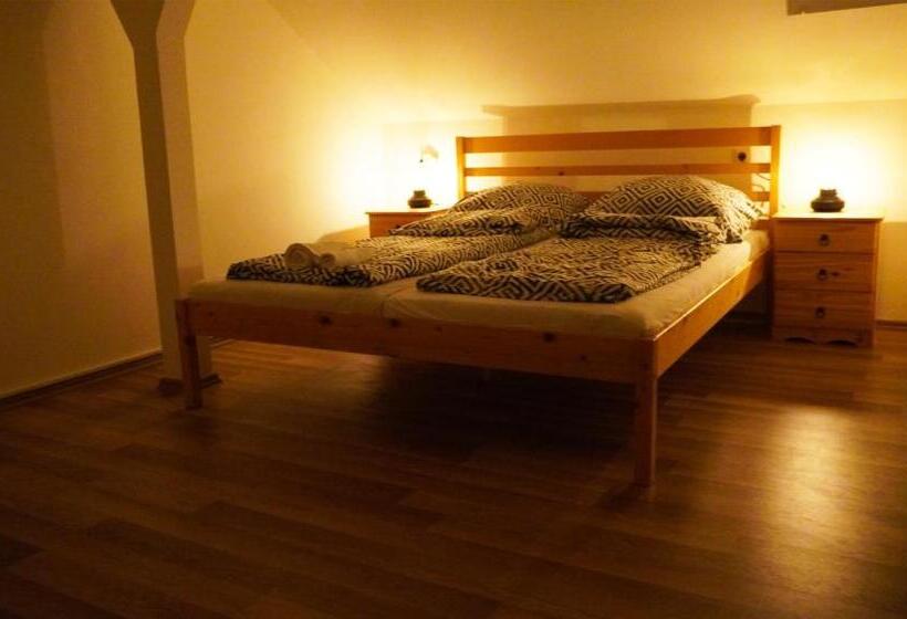 펜션 Pajkos Póni Vendégház