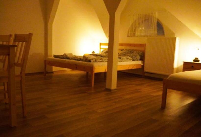 펜션 Pajkos Póni Vendégház